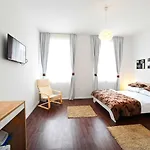 Valenti 4* سبليت
