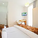 Valenti 4* سبليت