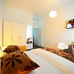 Valenti 4* سبليت