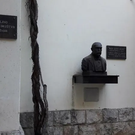 Valenti krevet i doručak