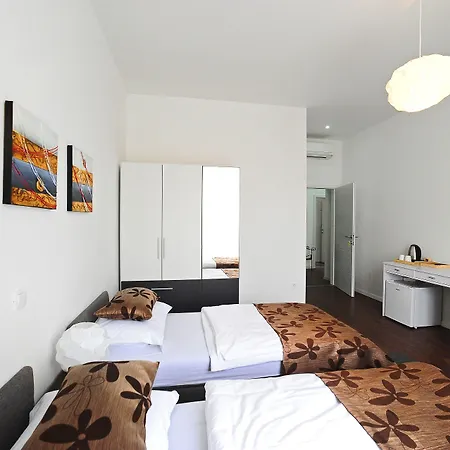 Valenti فندق مبيت وإفطار 4*