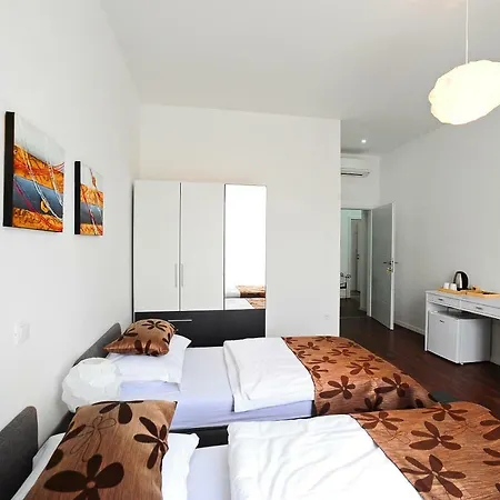 Valenti 4* سبليت